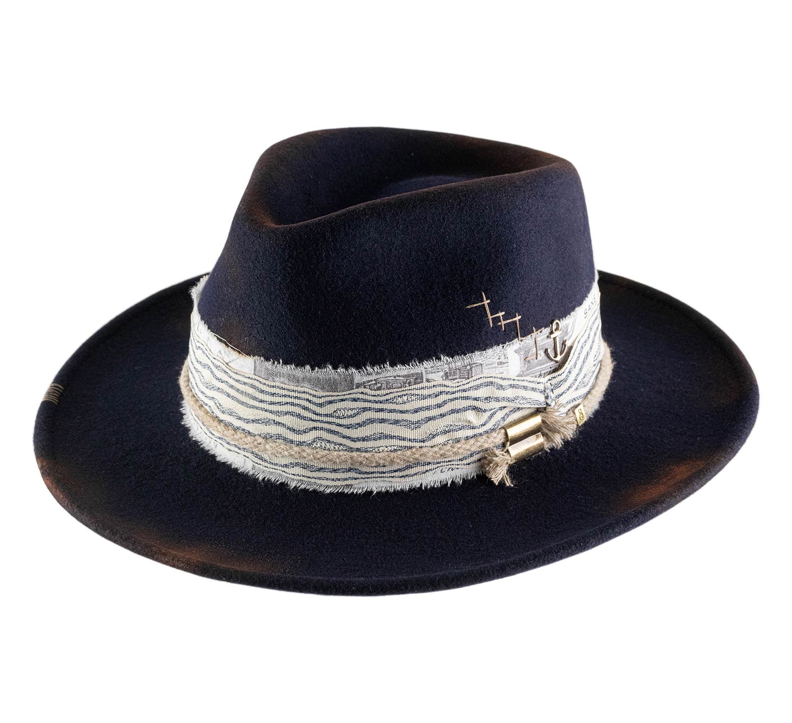 Chapeau vintage vieilli